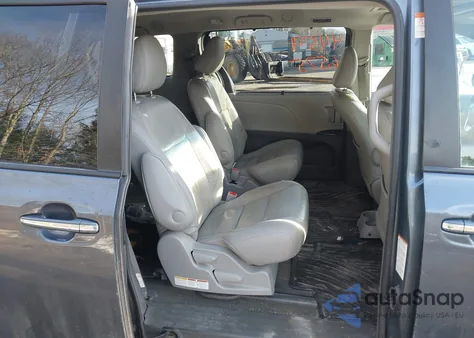 2017 Toyota Sienna Xle 7 Passenger z USA, uszkodzony, nr VIN 5TDDZ3DC2HS183729